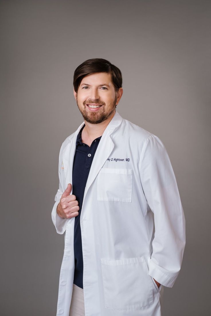 Dr. Juan Alvear